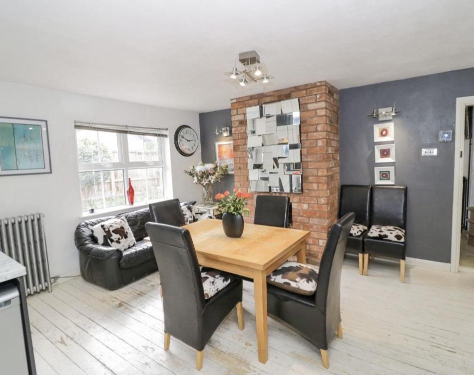 Lovely Comfortable 3 Bed Home, Worcester Eksteriør billede